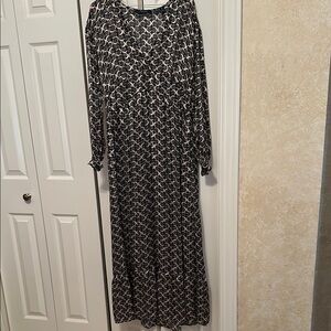 Elegant Black and White Patterned Dress